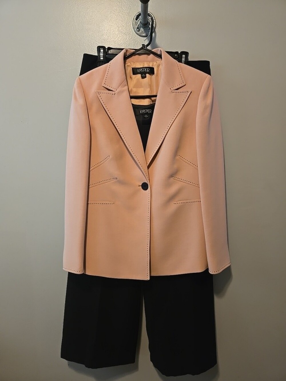 Kasper Pink Black Trim 3pc. Women's  Suit Set Jacket Pants Camisolwle Sz. 10